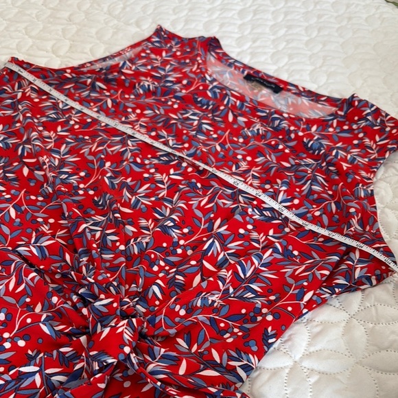 Tommy Hilfiger Red Floral Top (M) and Zac & Rachel Light Blue Cropped Pants (12) - Picture 9 of 13